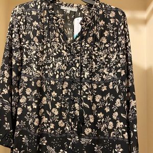 Ladies floral top. Black size medium. NWT
